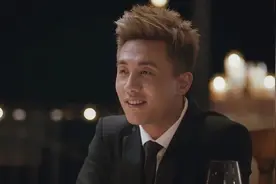 浪漫的烛光晚餐，男女互放情话，狗粮撒的一地视频封面