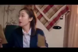 女儿回家拿钱，没想到妈妈带着隔壁王叔叔回家，顿时懵了视频封面