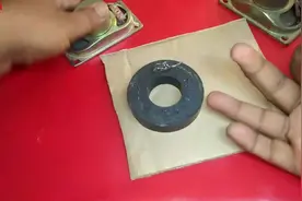 小电机简单改装能发电，是12v电流很稳定，谁知道是什么原理视频封面