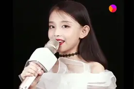 9岁童模宋小睿翻唱《去年夏天》，脸上的妆真精致，我都自愧不如