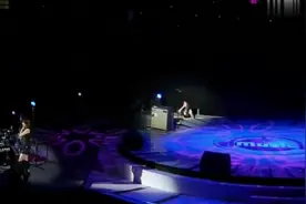 范玮琪张韶涵再度同台演唱《如果的事》，全程零互动，看着好尴尬视频封面