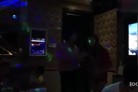 多年不见的女同学请我去KTV，疯”姿不减当年