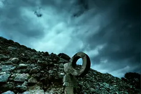 一首贺一航的新歌《原来占据你内心的人不是我》点赞量已过百万！