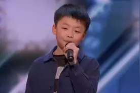 华裔13岁的男孩，不可思议地演唱了《你养育了我》，惊呆外国导师视频封面