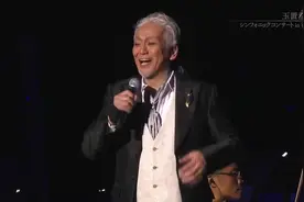 日本大叔人老心不老，玉置浩二献唱曲目，这把年纪声音还如此动听