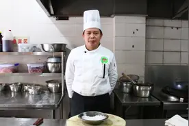 费师傅分享挂霜、拔丝、糖色制作方法，过程简单易学，全程干货视频封面