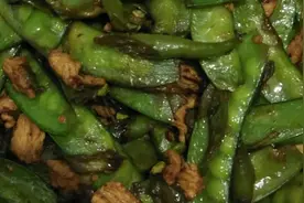 过年最贵的青菜荷兰豆。现在只要九块八。为什么卖的很畅销呢？