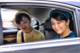 日本天皇的两个亲侄女出行，坐在车里频频对外点头致意，好有礼貌视频封面