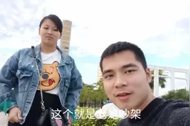 满月的宝宝黄疸有点高，医生开了茵栀黄，还带出去晒太阳有用吗？