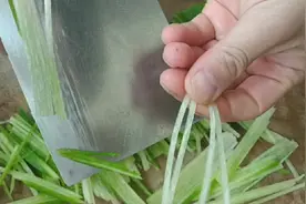 两种切萝卜丝的方法！一种特别快！一种特别稳！不容易滑刀切手视频封面