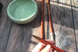 狼毫毛笔的种类款式是有非常多的，给大家讲讲什么是加健狼毫毛笔视频封面