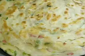 早餐不用出去买了，小葱加火腿做出外皮酥脆的早餐饼，营养又好吃