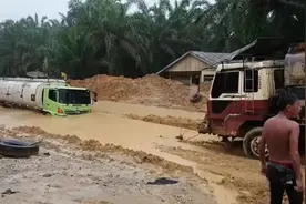 货车再深水处熄火，这次完蛋了！