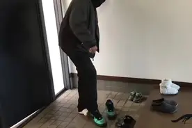 日本人进门要脱鞋，假如客人“脚臭”怎么办？