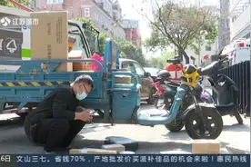 南京：快递能进小区了  为何还不上门派送？|零距离0416视频封面