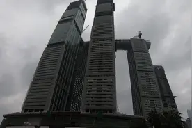 重庆朝天门，堪称世界之最被戏称为“歪歪楼”的建筑