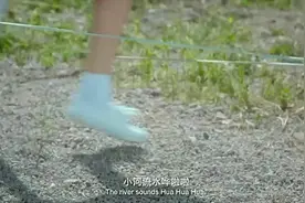老师让读泰坦尼克号，学生硬生生的读出来乡村气息，大家都笑了视频封面