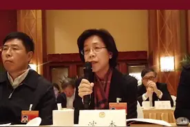 【#2020北京两会#】委员发言丨沈杰：为北京市中小学生配备#校车#视频封面