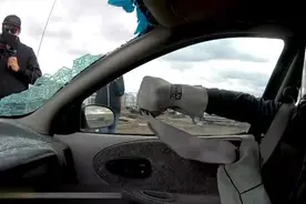 安全带扣、螺丝刀，能打碎车窗玻璃吗？