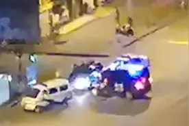 南阳一男子疯狂撞击执勤警车后逃逸 ，被行拘10日视频封面