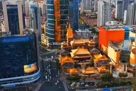 中国最奢华寺庙   上海静安寺 
拿地30亿  造价28亿！24K纯金打造￼#幸福里讲解房产干货 图片