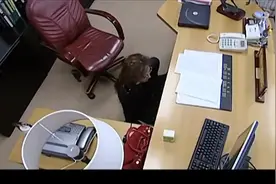 婆家：汽车突然下滑，孕妇被夹两车中间，死前哭喊：我想做妈妈！视频封面