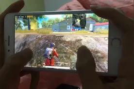 老公又躲在被窝里练五指操作，M416六三压枪出神入化，谁不服！