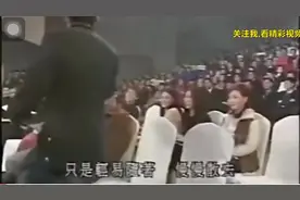 【经典】谢霆锋坐在陈冠希张柏芝中间唱歌，隔壁王菲的心已被勾走视频封面