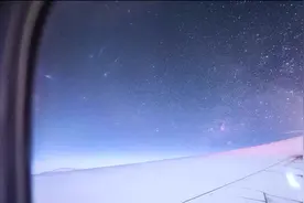 超美丽！这就是从飞机上看到的银河，你见过吗？