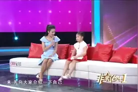 八岁小姑娘竟用五国语言唱歌震惊全场，父亲竟然是领导人的翻译官视频封面