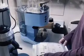 置了咖啡机，第一次制作过程惨不忍睹。视频剪的一塌糊涂。太难了图片