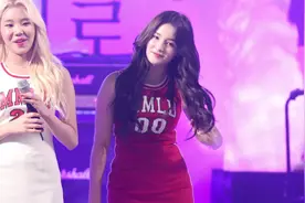 MOMOLAND韩国女团成员NANCY热舞现场,笑容甜美视频封面