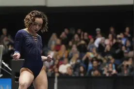 21岁的美国自由体操运动员katelyn，全程微笑从容优雅引爆全场~~视频封面