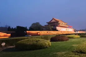 来北京旅游，一定要去看看天安门夜景，华灯初上太美了！