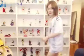 轩墨宝宝在直播时不小心“走光”淡定淡定：小场面！