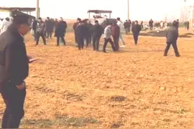 卡车夫妇小辉辉很恩爱永远的离开了，送别辉哥辉嫂最后一程流泪了