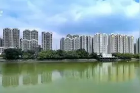 #幸福里最新房产资讯 怡翠尊堤 • 江景大城，灯湖中轴 • 一院二馆四中心，在售建面90-146㎡江景三四房图片