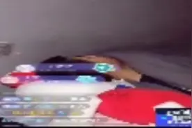 一小伙直播睡着了，引来众多粉丝，躺赚几十万，让我们情何以堪视频封面