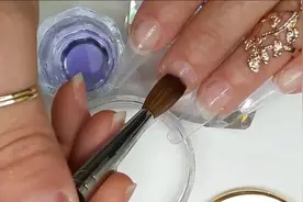 试试这样做的红色美甲吧，做出来的效果真的是不错视频封面