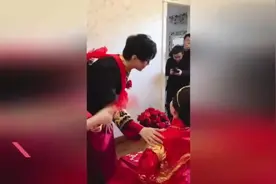 “酒神”结婚，王思聪赠送一劳斯莱斯，还给对方开车门视频封面