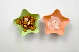 花生冰糖泡水喝，还有这个作用，解决了很多人的困扰