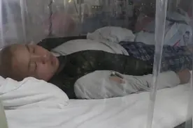 手足情深！13岁少年罹患血癌，哥哥辞工守护欲抽髓救弟图片