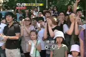 RM：因为说错一个字，Gaeko的帽子都被喷掉了，露出一个光头视频封面