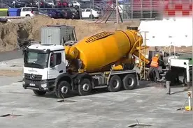 奔驰混凝土搅拌车，这车能拉多少方混凝土视频封面