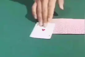 男子三条K都拿到了，没想到对手有三张A，这下糟了，全完了！视频封面