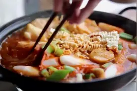 为你揭开韩剧里辛辣泡面锅的秘密，详细步骤都在里面，看完你也会