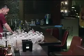 老男孩在餐厅自弹自唱，一开口老板扶额：客人都跑了