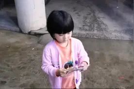 俩兄妹都是妹妹喜欢哥哥而哥哥讨厌妹妹，妹妹总是会买东西给哥哥