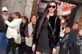 中国成都“女巨人”，2米多高大长腿，如今她的日常生活火遍视频封面