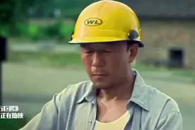 小孩们河边洗澡，却没意识到身后的巨型鳄鱼视频封面